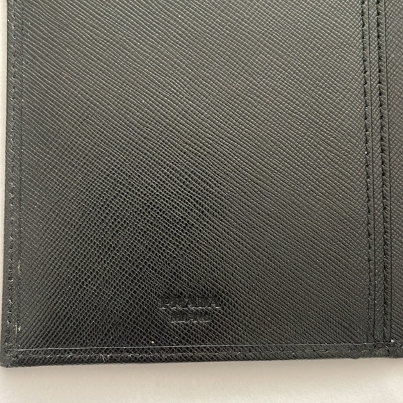 PRADA black Saffiano Leather Bifold wallet card holder passport holder? - Picture 6 of 10